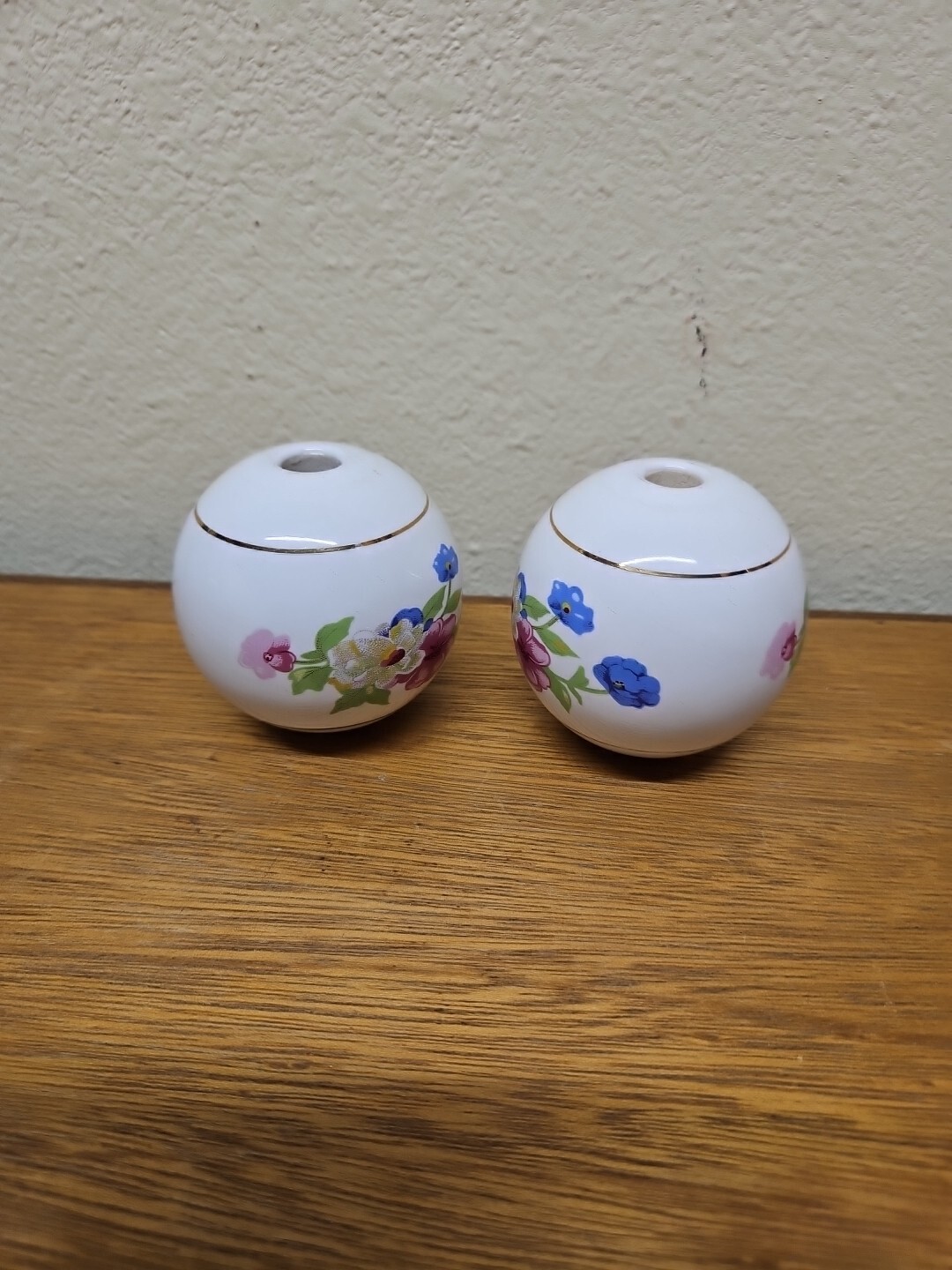 Set 2 Porcelain Brass Bed Post Finials Flower Floral Design Circle Ball