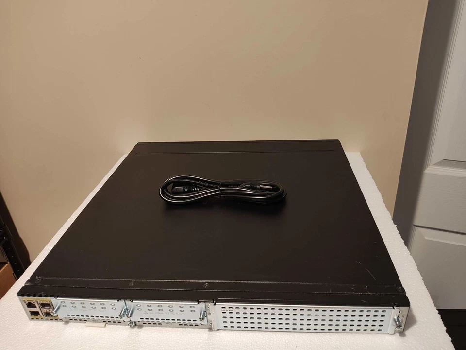 CISCO ISR4331-AX/K9 3-Port Gigabit Router Seck9 Appxk9 ISR4331 AX *NOT AFFECTED - Image 2 of 4