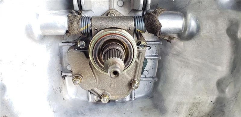 Conjunto de transmisión 2,4 L MT 4x2 OEM 1993 1994 camión Mitsubishi Foto 2 de 4