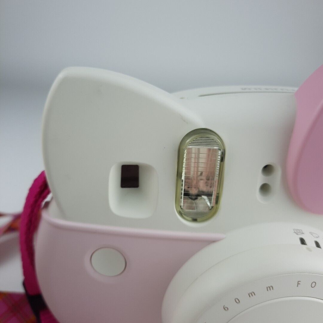 Fujifilm Hello Kitty Instax Mini Instant Camera Pink w Fujifilm Hello Kitty Instax Mini Instant Camera Pink w