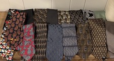 Men  s Lot Of 17 Assorted Designs And Brands Of Neck Ties All In Good Condition