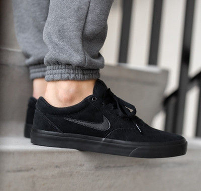 Nike Charge Wildleder Herren Turnschuhe Schuhe dreifach schwarz Größe UK 7,7,5,8,5,9,10,11