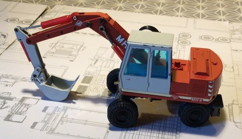 NZG O&K Bagger in Maßstab 1:50.