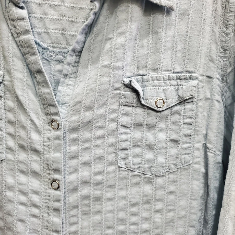 Jordache Shirt Junior Size L Light Blue Denim Look Snap Up Pockets Vintage - Image 3 of 4