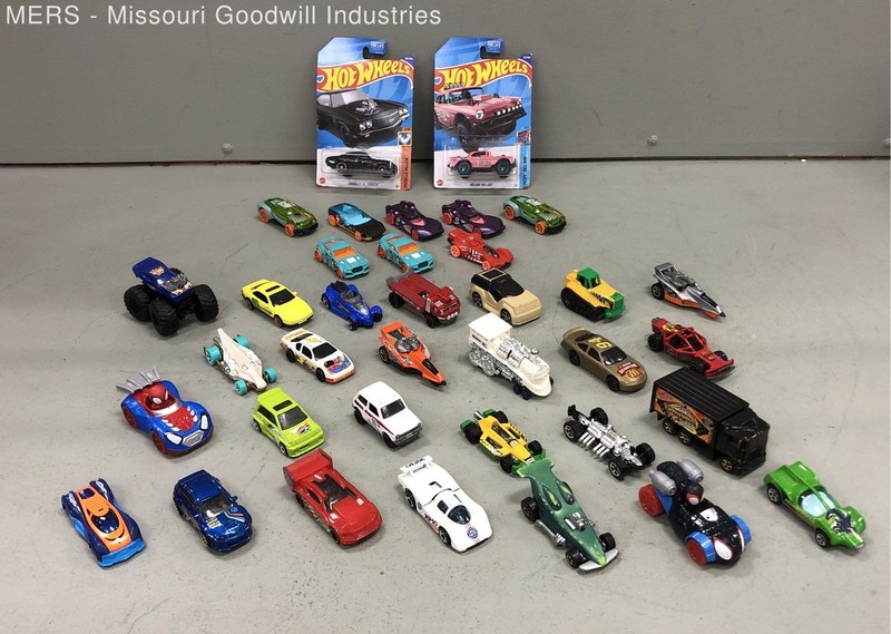 Hot Wheels & Mixed Diecast Lot 35 Vehicles 2 Carded 33 Loose 1:64 Mixed Models