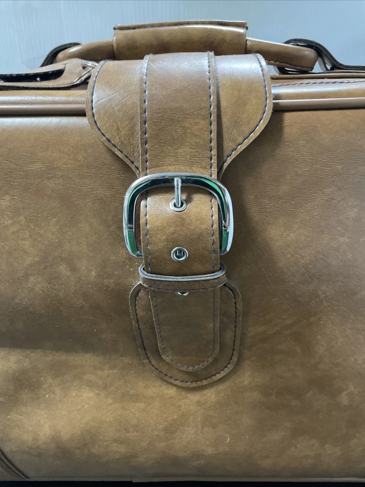 VTG AIRWAY INDUSTRIES INC. BROWN LEATHER TRAVEL SUITCASE 21x13x8 Lock and Key - Image 2 of 4