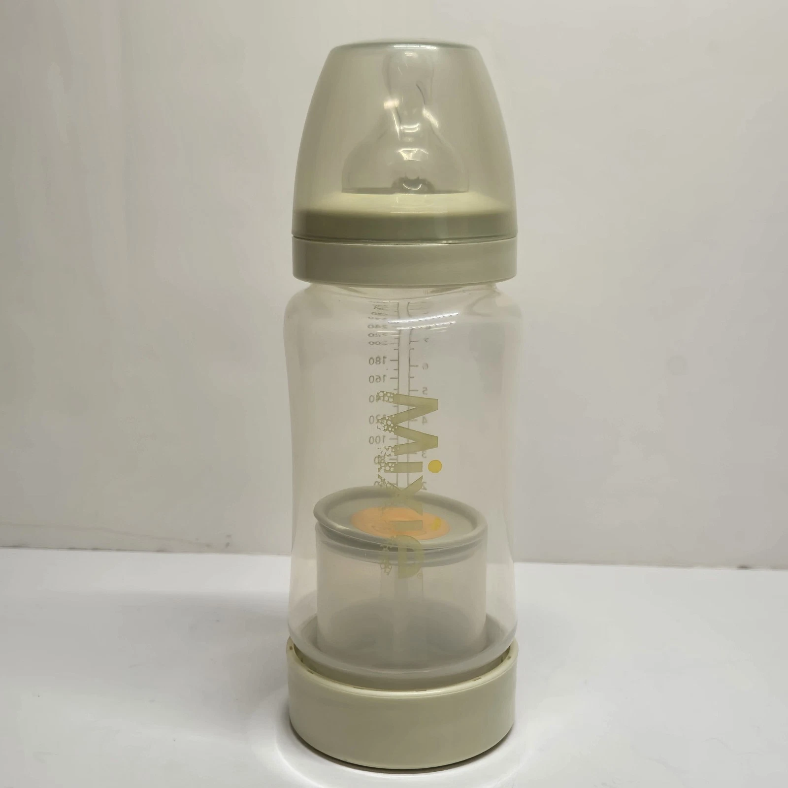 Mixie Formula Mixing Baby Bottle 8 Oz. EUC Infant Feeding On The Go