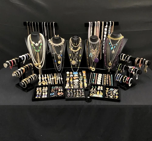 252 pc Antique Vintage Estate Costume Jewelry Some Signed. Lot 711