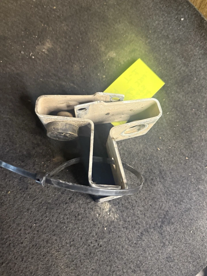 Нижние опорные кронштейны для дизельного радиатора 2003–2007 Dodge Ram 2500 3500 5,9 Cummins - Изображение 4 из 4