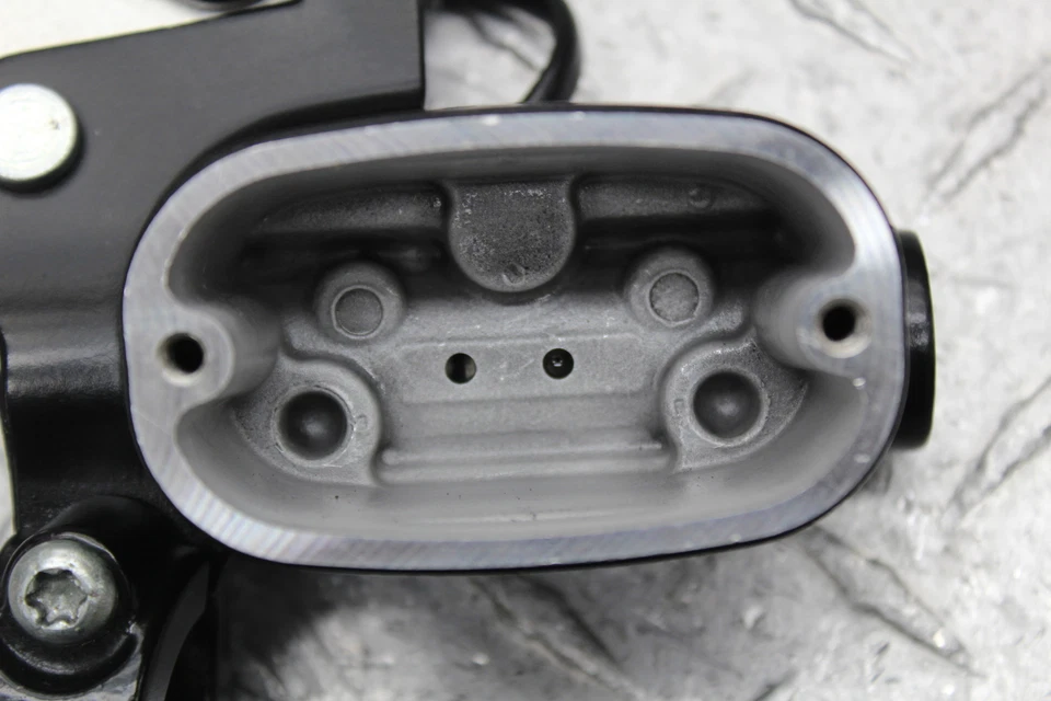 2010 POLARIS SPORTSMAN 850 TOURING EFI EPS FRONT BRAKE MASTER CYLINDER  - Image 3 of 4