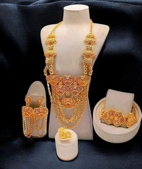 Parure traditionnelle anti-noircissement en acier doré Coffret Luxe sans allergie