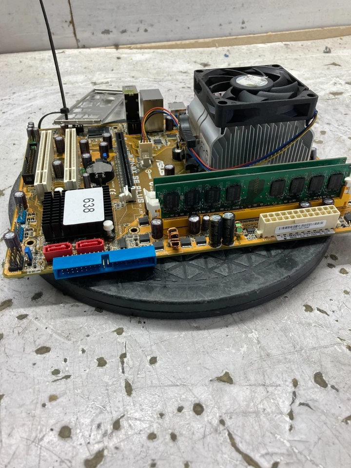 ASUS MZN-MX SE PLUS AMD Athlon 64 X2 Dual Core 5200+ 2 GB SIN DISCO DURO Foto 4 de 4