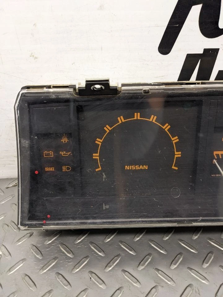 Cabeça de velocímetro somente excluindo SE compatível com 88-89 Nissan Pickup 1173769 - Imagem 2 de 4