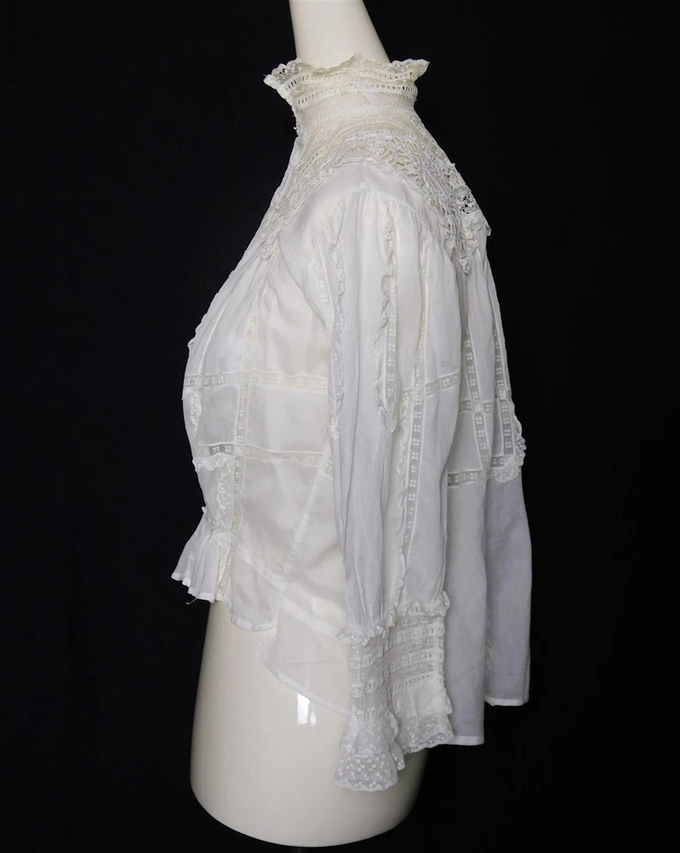 **Antigua blusa eduardiana blanca de algodón bordada de encaje cuello alto con volantes Foto 2 de 4