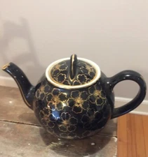 Vintage Hall Pottery 6 Cup Teapot Gold Black Small Chip As Shown In Photo