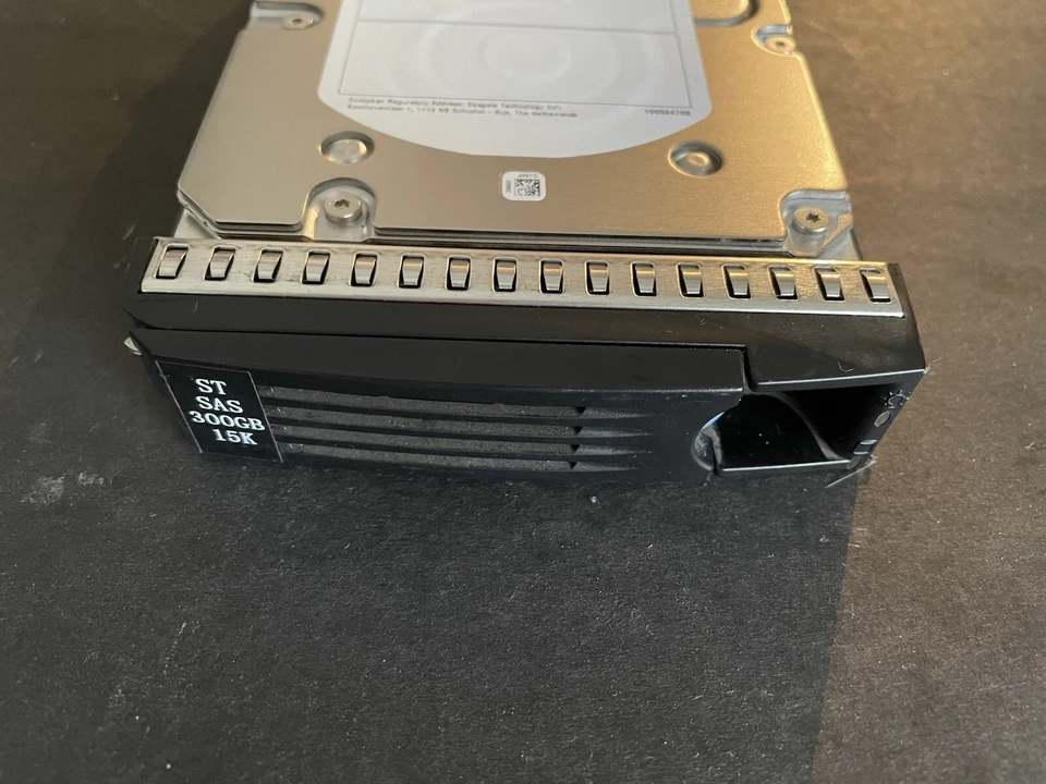 Hard Disk Seagate ST3300657SS - 300 GB SAS - Modello Cheetah 15K.7 Drive Server - Immagine 3 di 4