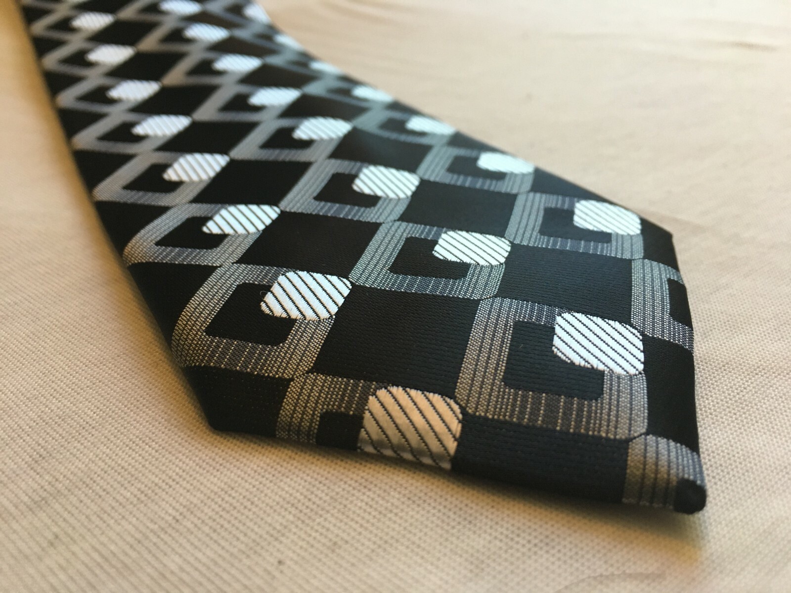 NEW Umo Lorenzo Black and White Checkered Plaid Narrow Tie - Never Worn