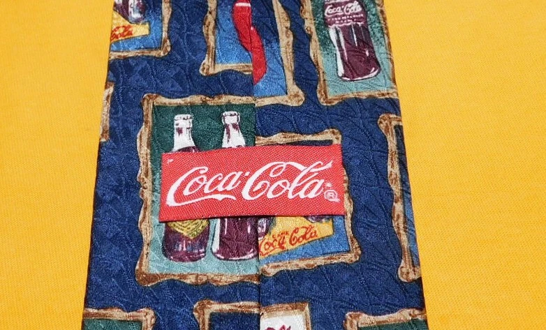 COCA COLA MADE IN U.S.A. BLUE/GREEN/WHITE BOTTLE MOTIF TIE - DESIGNER TIES. - Image 3 of 3