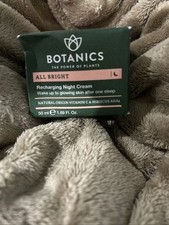 BOTANICS - The Power of Plants. All Bright Re...