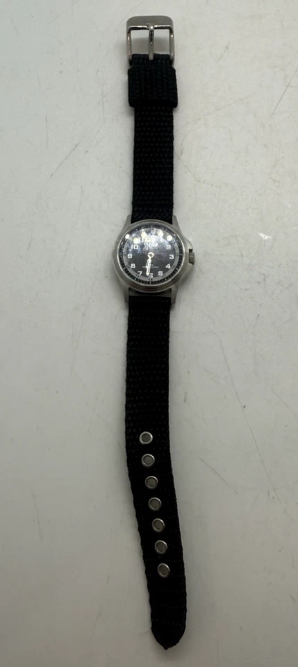 Reloj Dakota Redondo Acero Inoxidable Lona Banda Negra Cristal Mineral 3 ATM Foto 3 de 4