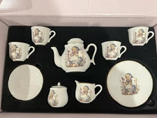 Reutter Porzellan M.J. Hummel Child Doll Tea Set, 17 Pieces