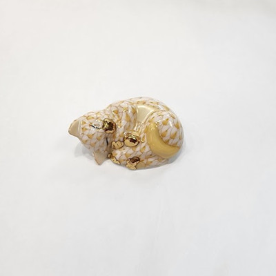 Herend Fishnet Cat Nap figurine - Butterscotch