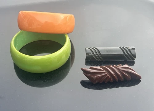 Vintage Tested Bakelite Lot Bangle Bracelets & Deco Carved Pins Brooches Jewelry