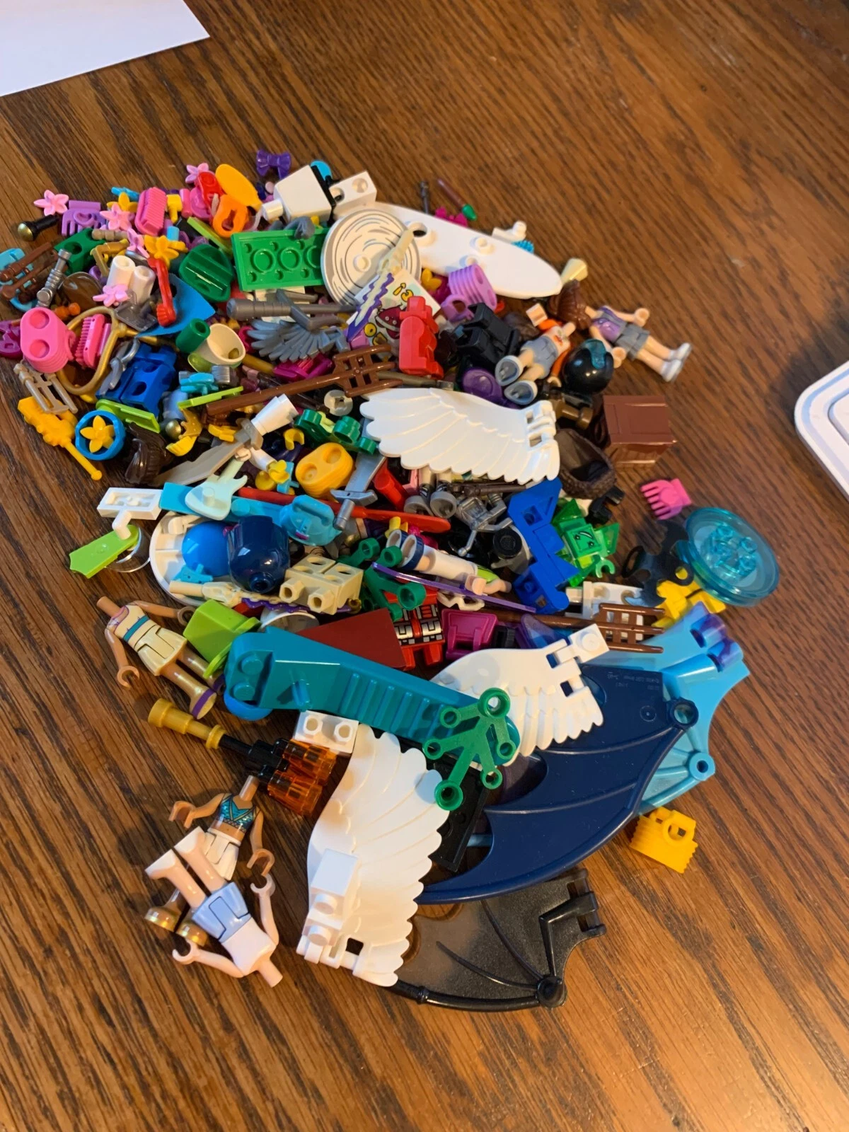 GREAT LOT OF 300+ RANDOM LEGO ACCESSORY PIECES WITH FREE SHIPPING