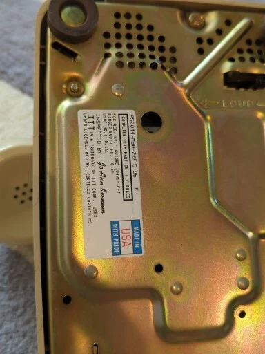 Vtg. Cortelco/ITT #250044-MBA-20F Push Button Phone - Image 4 of 4