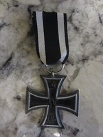 WW1 GERMAN IMPERIAL IRON CROSS 2nd CLASS ON RIBBON BAND MEDAL