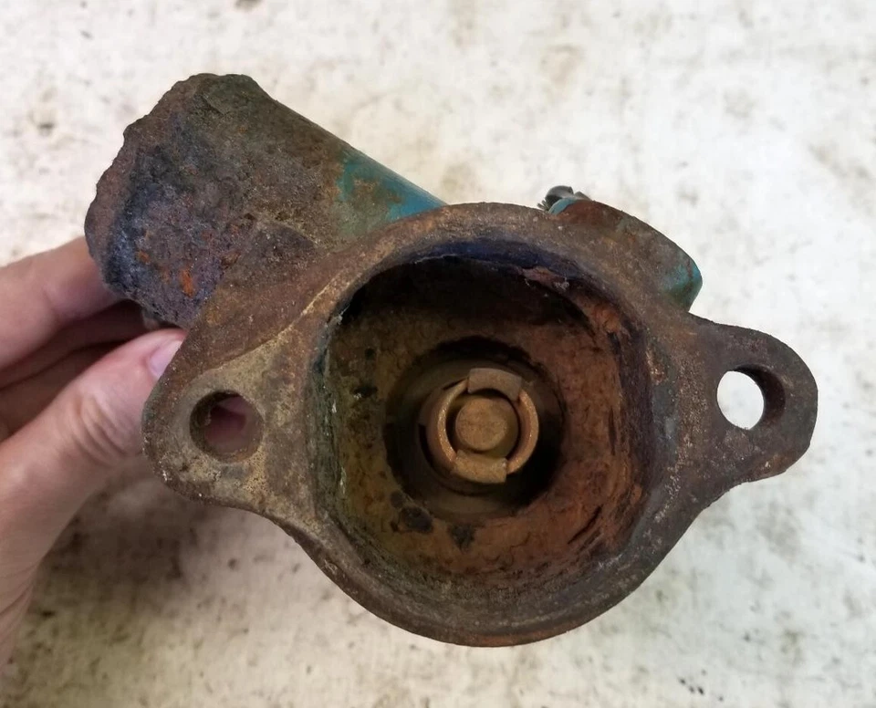 OMC Thermostat Housing 908495 - Image 3 of 4