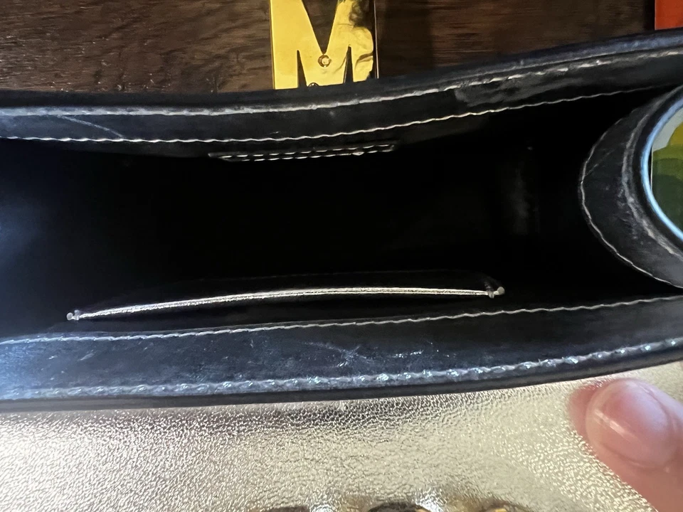 Bolso de hombro Moschino de cuero con logotipo metálico Foto 3 de 4