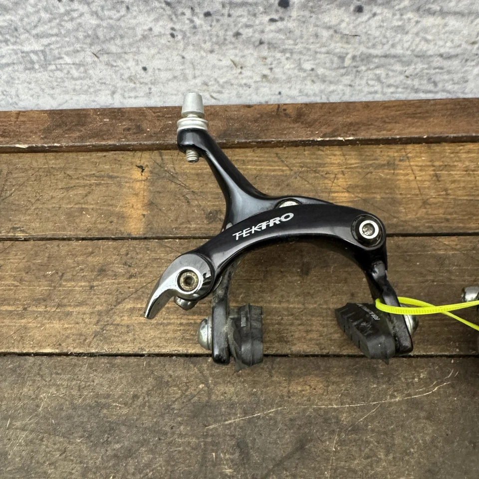 Juego de pinzas de freno para bicicleta de carretera Tektro delanteras y traseras doble pivote negro par 395 g Foto 4 de 4