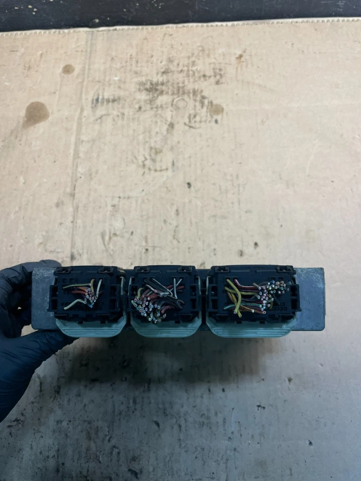 Computadora de control del motor Ford Crown Victoria 2010 4,6 L AW1A-12A650-MA T2690 DG Foto 2 de 4