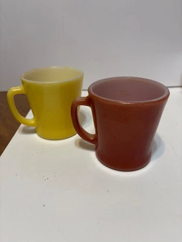 Vtg Anchor Hocking Fire King Rust Yellow "D" Handle Milk Glass Mugs Set of 2 USA