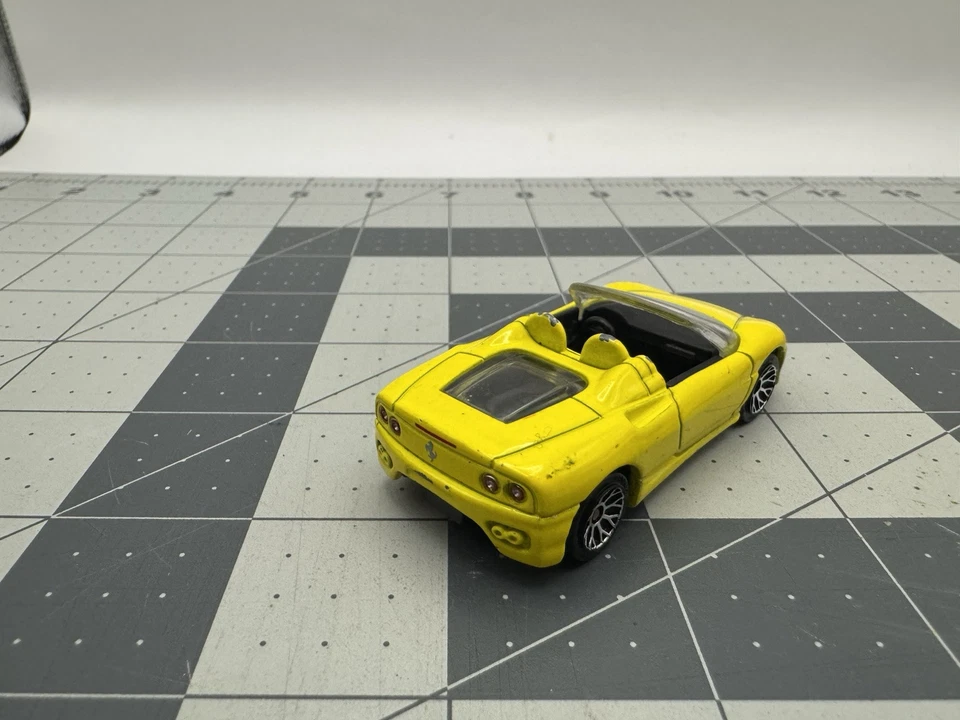 1/63 MATCHBOX - CLASSIC FERRARI 360 SPIDER YELLOW DIECAST CAR VINTAGE 2001 - Image 3 of 4