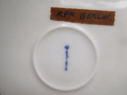 ANTIQUE KPM BERLIN PORCELAIN TOPOGRAPHICAL CABINET PLATE OF THE BRANDENBURG GATE - Picture 10 of 11