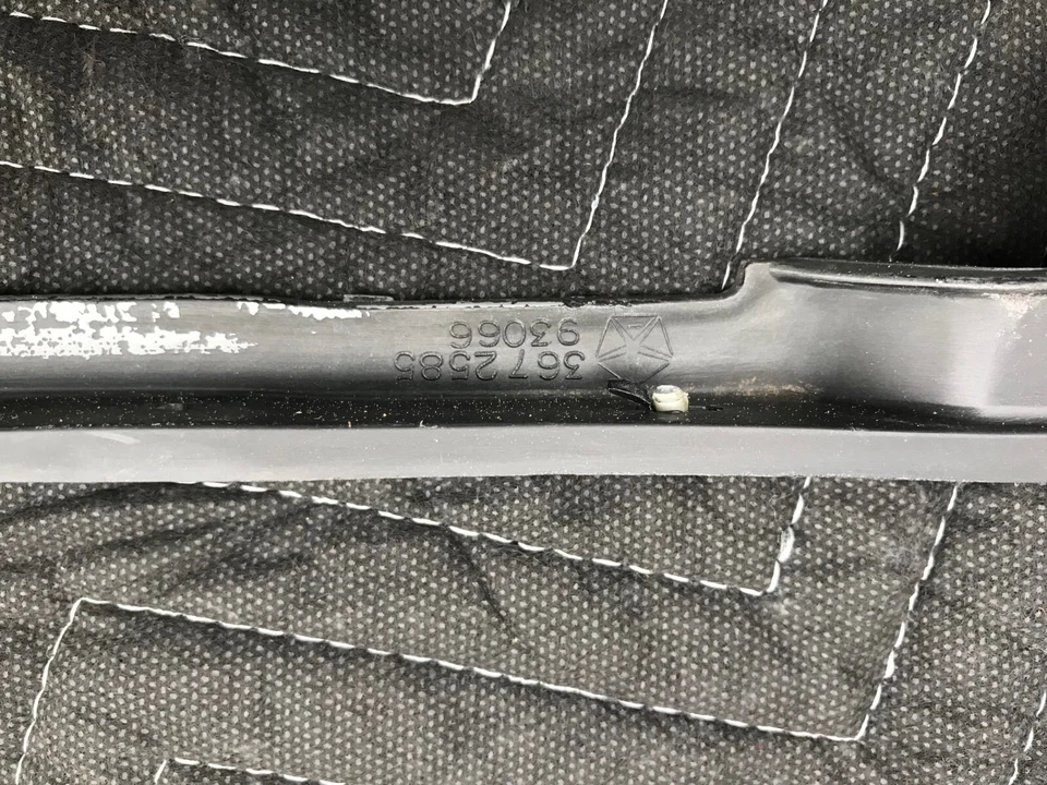 PLYMOUTH CUDA E 1973 CARROCERÍA MOPAR PARRILLA USADA MOLDURAS DE RETENCIÓN 2 PIEZAS OE C-G Foto 3 de 4