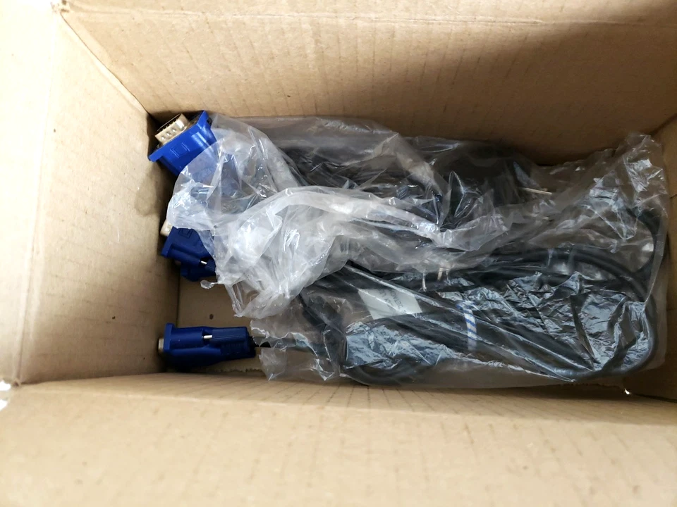 IOGEAR 4-Port VGA Video Splitter and Signal Booster GVS74 - Image 4 of 4