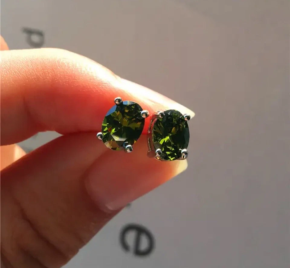 Impresionante conjunto de pendientes de peridoto verde circonita cúbica con flores talla 10 y peridoto ovalado Foto 4 de 4