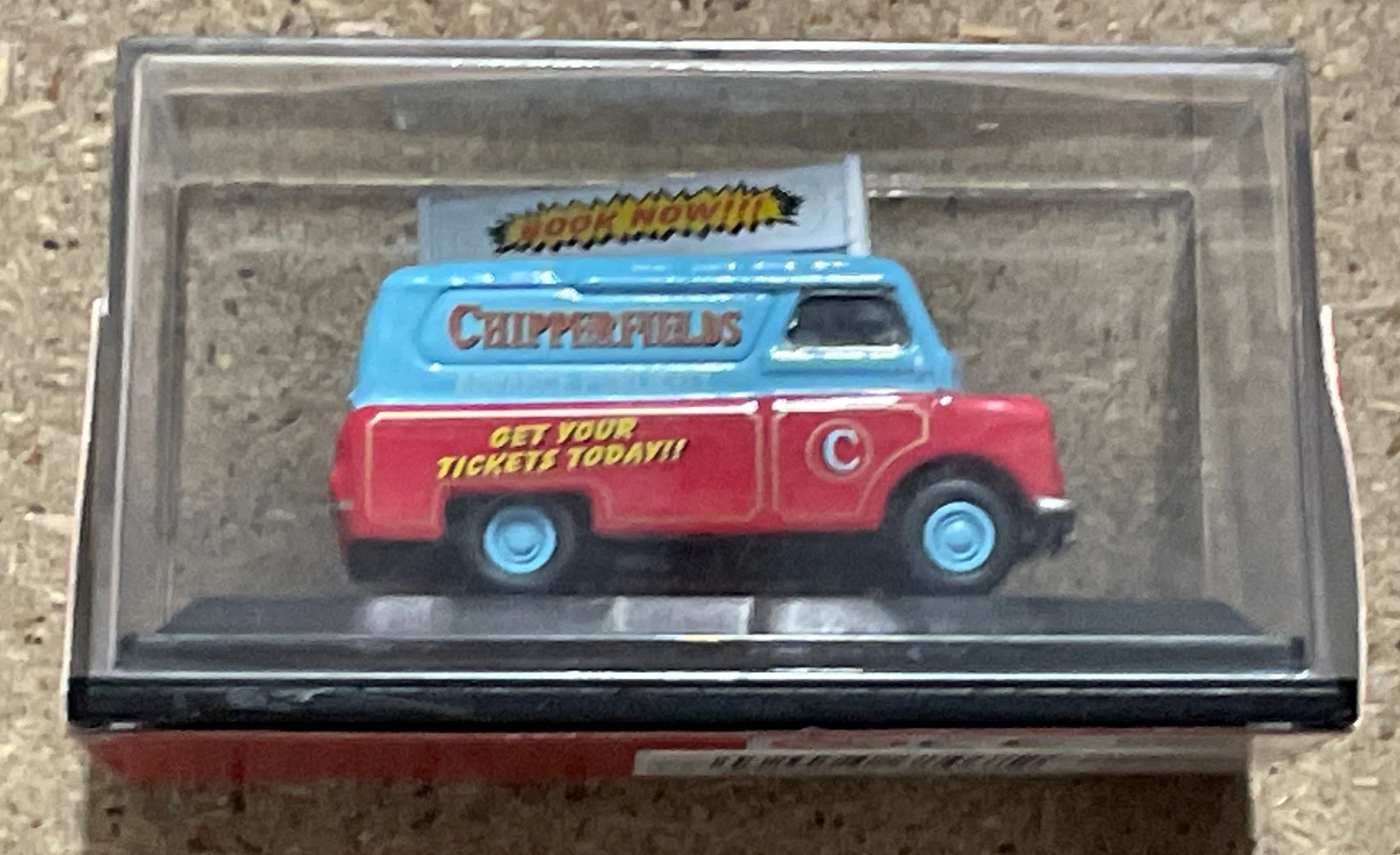 VANS oxford diecast 1 76 chipperfields bedford ca van railway scale