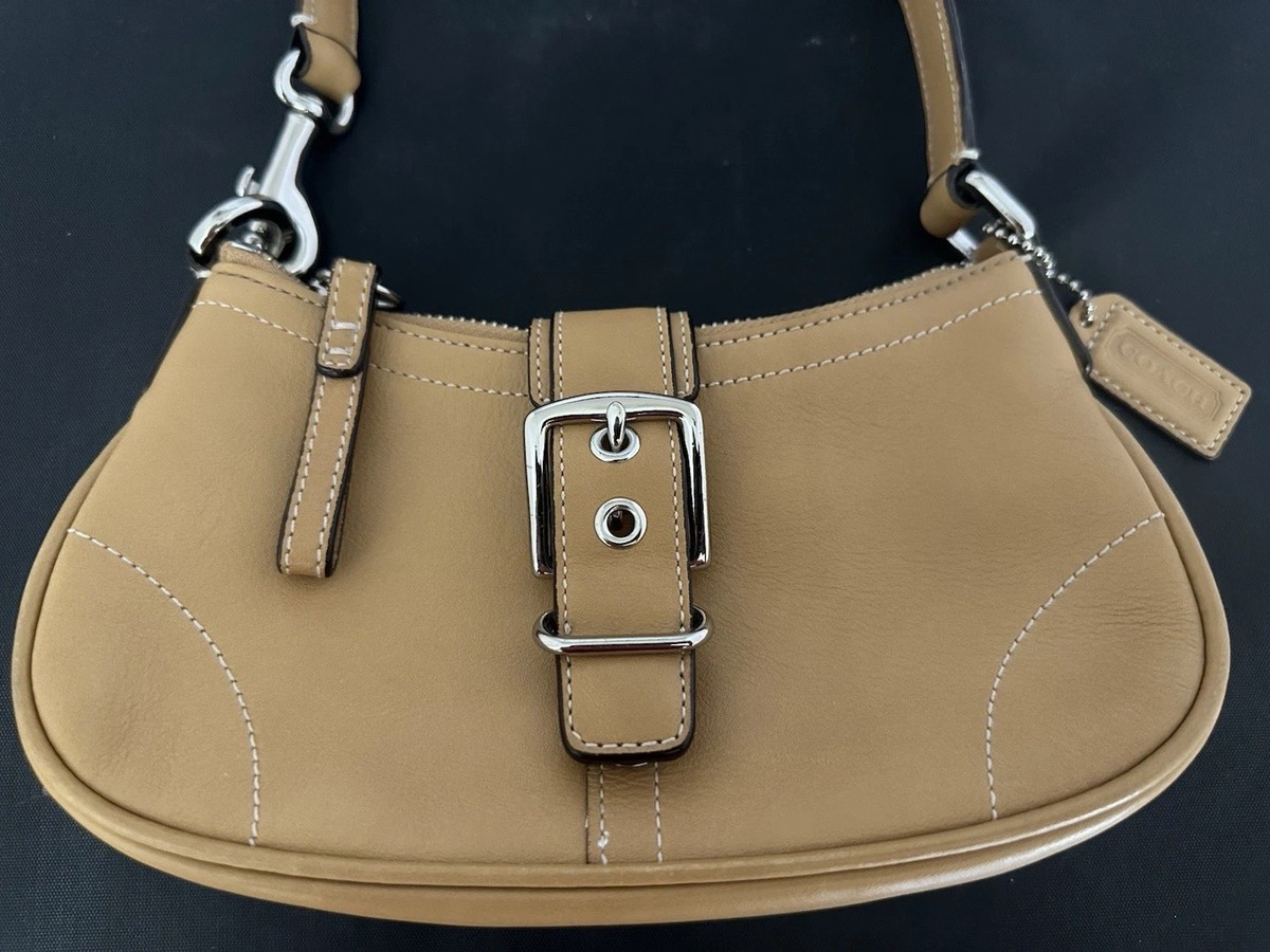 極美品Coach Demi Hampton buckle flap bag Coach Hamptons Leather Buckle Flap Demi Bag Wristlet 7542 Red for