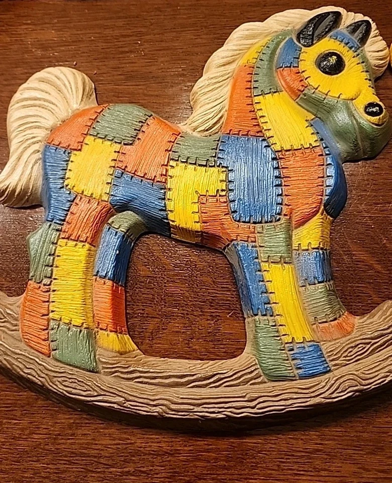 Oso de peluche caballo mecedor retazos artesanales de espuma Syroco 70 de colección, decoración de pared para guardería Foto 2 de 4