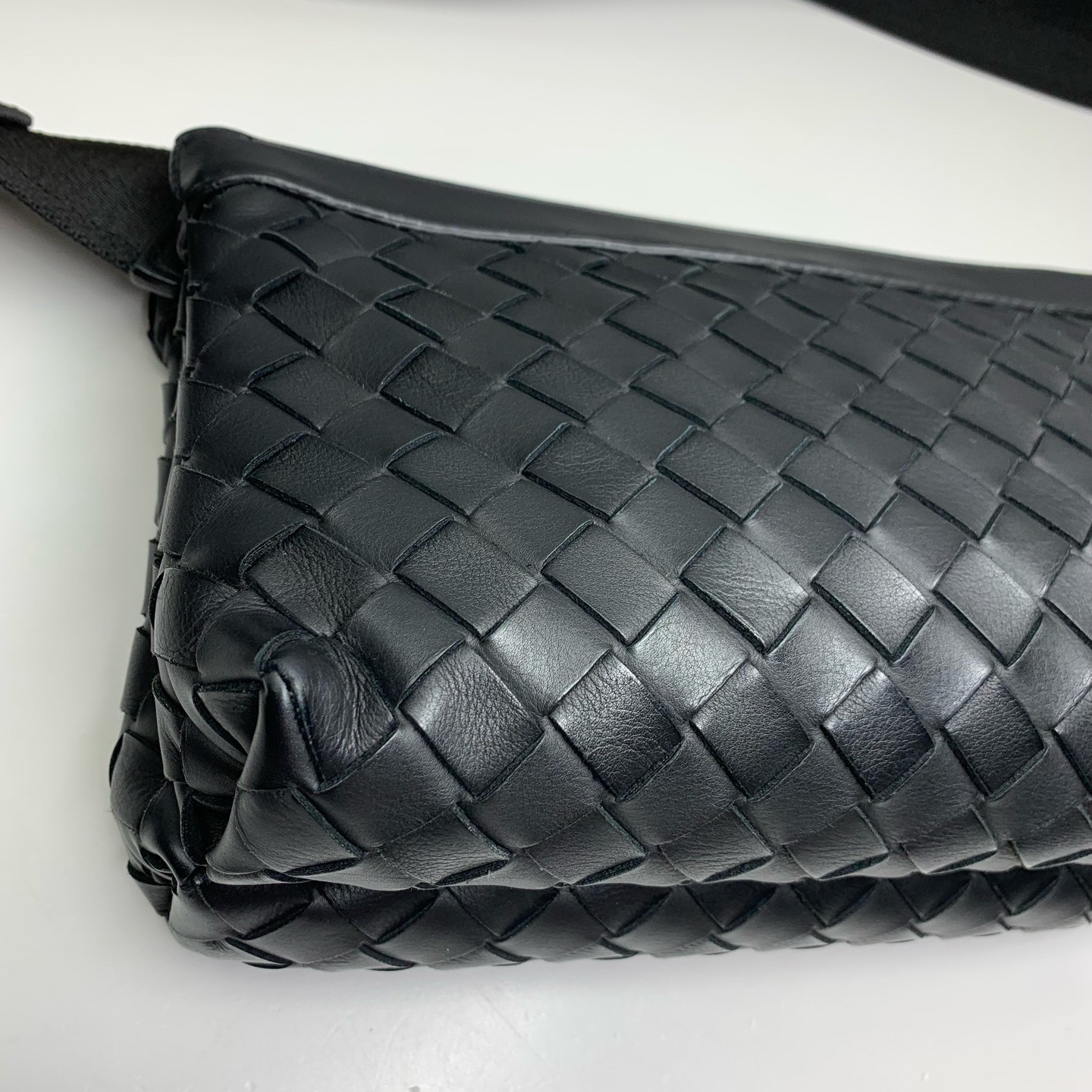 Bottega Veneta Intrecciato 651938V2E428803 Messenger Bag thumbnail 18