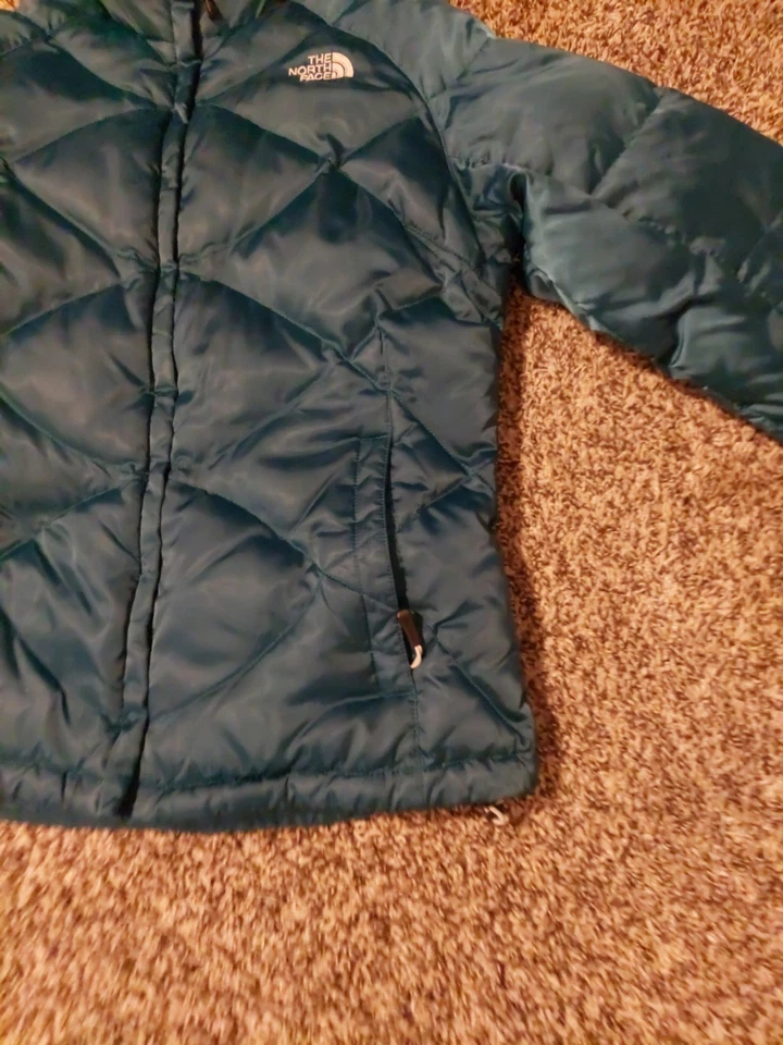Chaqueta acolchada mediana The North Face 550 Down Fill para niñas "color raro" Foto 4 de 4
