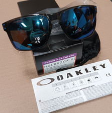 Oakley Holbrook XL Grey Smoke Frame / Prizm Sapphire Polarized OO9417-0959.