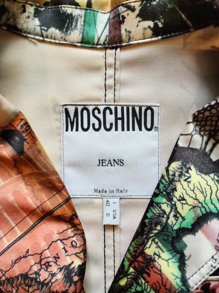 Chaqueta blazer Moschino Jeans años 90 (icónica impresión tributo italiano) Foto 3 de 4