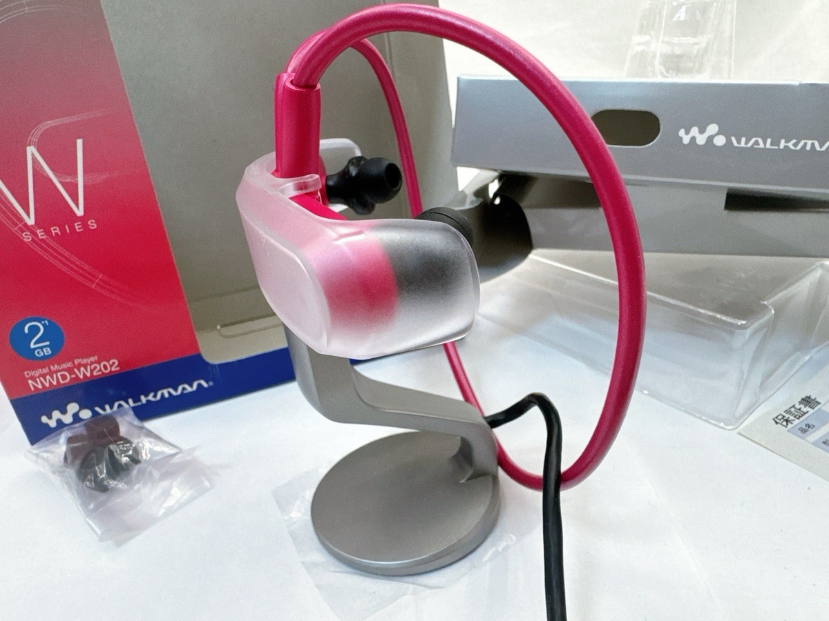Sony NWD-W202 2GB MP3 Pink Walkman Sports Wearable Headphone