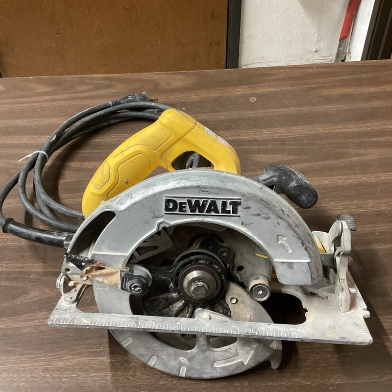DEWALT 15 Amp Corded 7-1/4 in. Lightweight Circular Saw(DAMAGED)