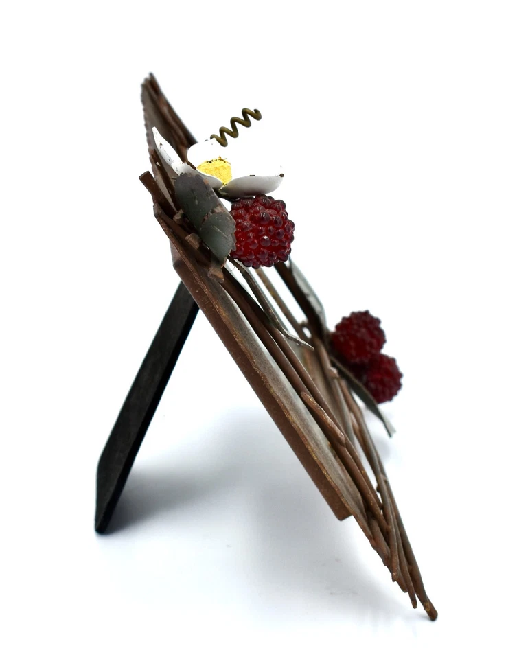 Marco de fotos rústico leñoso, arte en metal, marrón, palos, bayas, flores, hojas, 8 "x 6" Foto 4 de 4